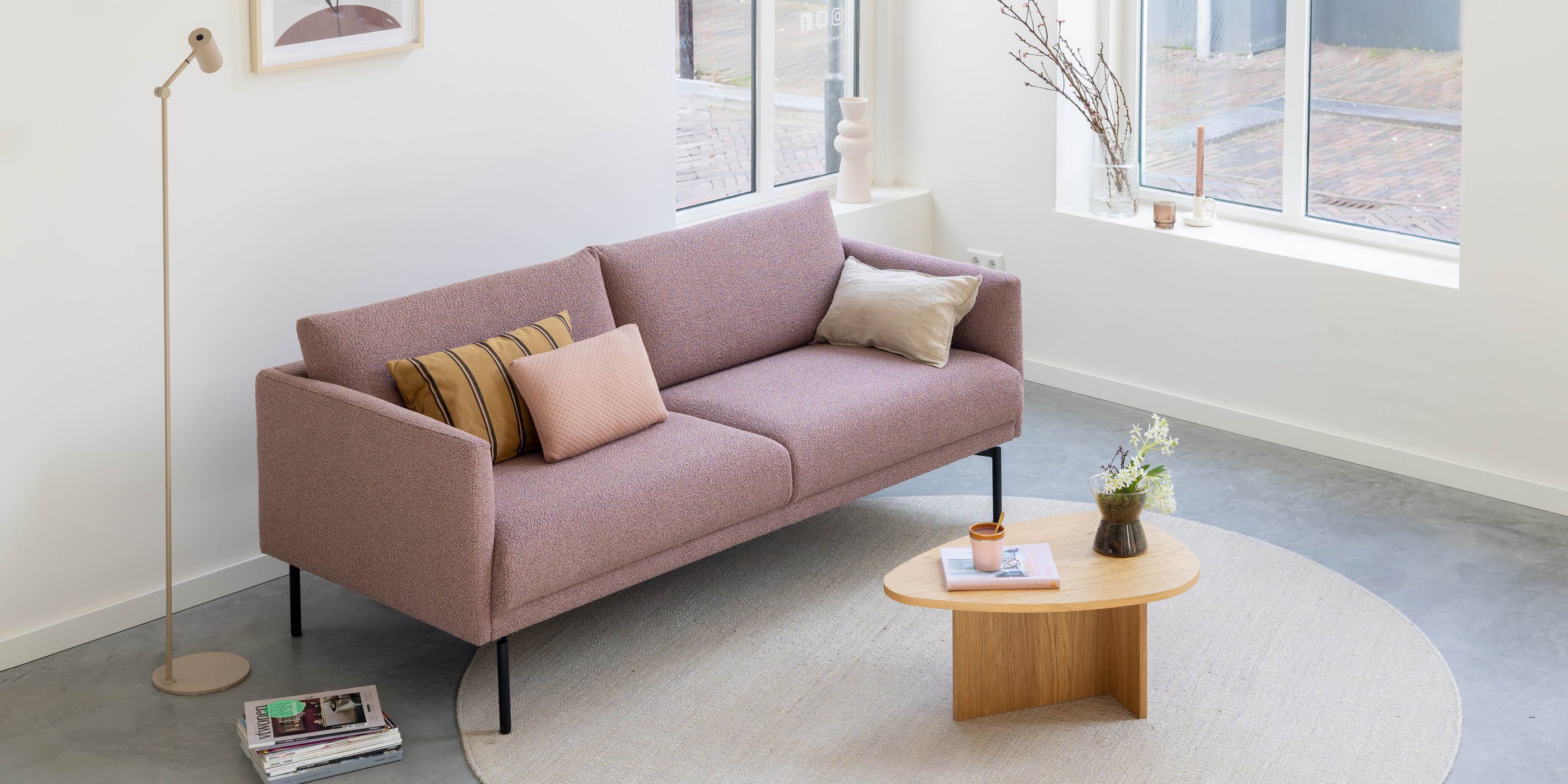 By SIDDE - voorjaarshuis - lente - rechte bank Kiva  By SIDDE - voorjaarshuis - lente - rechte bank Kiva