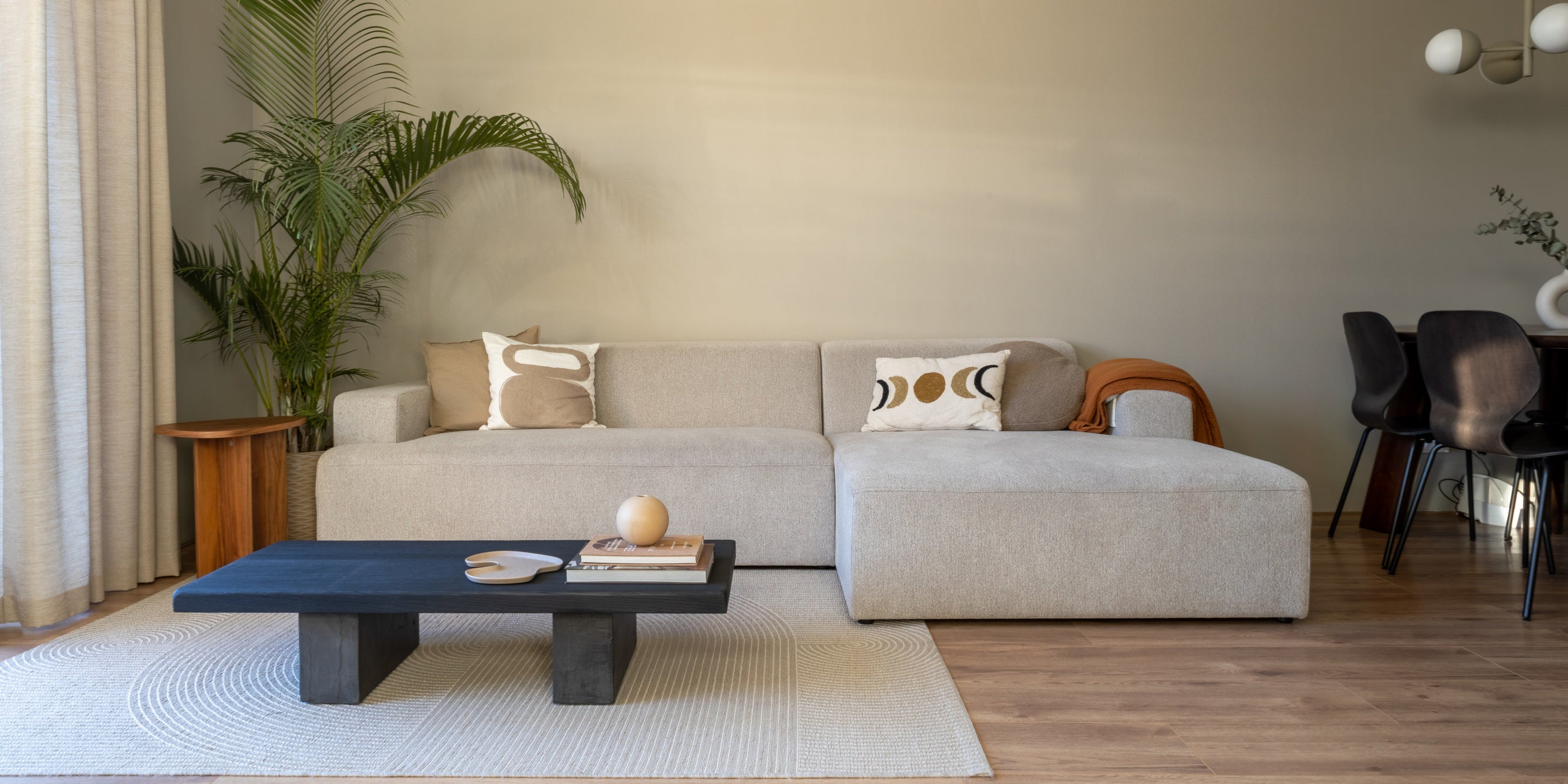 Bank Moa By SIDDE - wabi sabi inrichting woonkamer - aardetinten interieur 